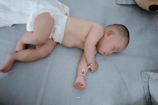 磐石宝宝咳到吐怎么办